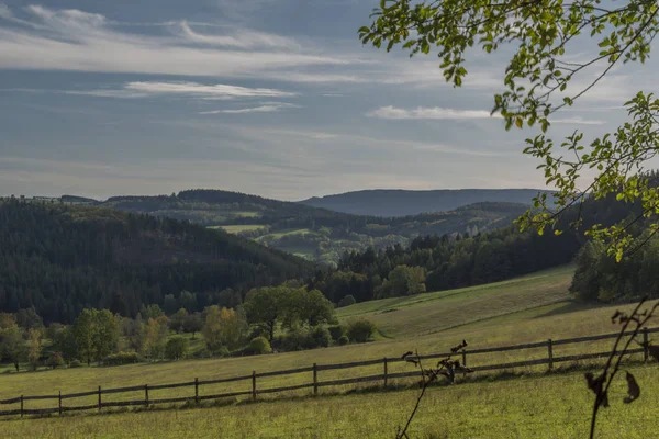 Blick auf Malonice Dorf in Südböhmen Berge im Herbst Tag — Stockfoto