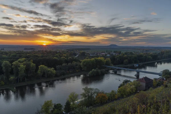 Západ slunce z hradu Melnik v podzimním barevném dni — Stock fotografie