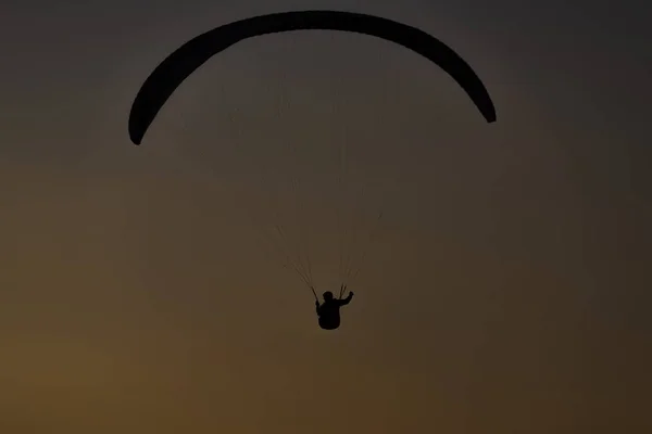 Paragliding from Javorovy hill over Trinec town — Stock Photo, Image