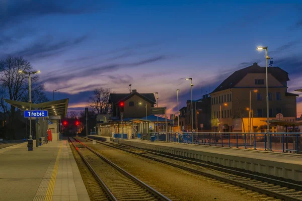 Color blue sky evening after nice sunset in Trebic station in winter — Stock Photo, Image