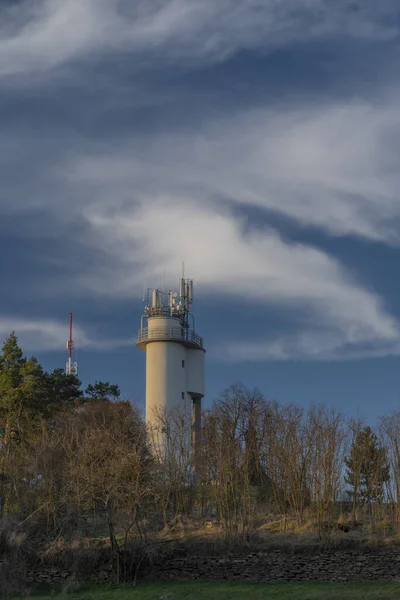 Watertoren Heuvel Boven Trebic Stad Moravië Regio Bij Zonsondergang Winter — Stockfoto