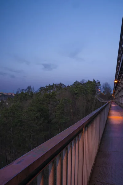 Noite Pôr Sol Ponte Ferroviária Sobre Vale Trebic Cidade Região — Fotografia de Stock