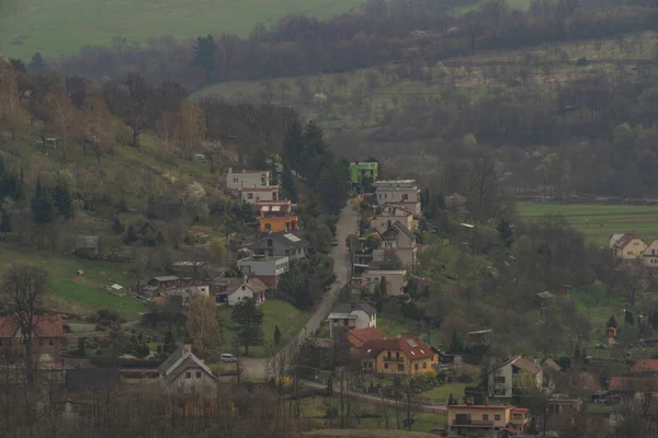 Vista Para Brumov Cidade Prado Primavera Dia Cinza Nublado Moravia — Fotografia de Stock
