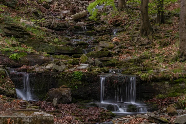 Řeka Lomna Vesnici Trojanovice Jarní Barvě Chladné Ráno — Stock fotografie