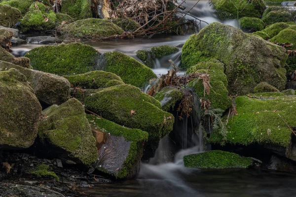 Řeka Lomna Vesnici Trojanovice Jarním Horkém Dni — Stock fotografie