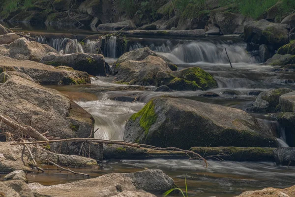 Becva Fluss Bei Sonnigem Frühlingstag Den Beskiden Mit Großen Steinen — Stockfoto