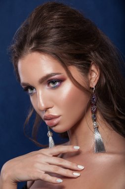 Genç ve güzel bir kadın  