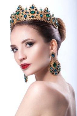 Genç ve güzel bir kadın