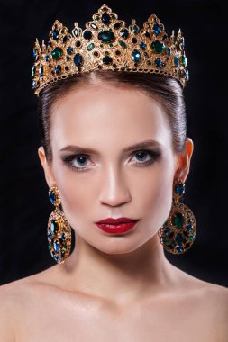 Genç ve güzel bir kadın