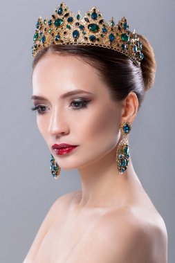 Genç ve güzel bir kadın