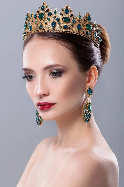 Genç ve güzel bir kadın