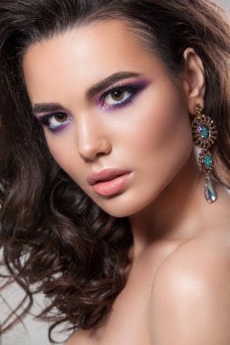 Genç ve güzel bir kadın  