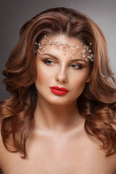 Genç ve güzel bir kadın  