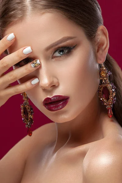 Genç ve güzel bir kadın  