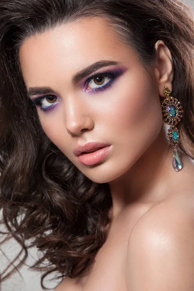 Genç ve güzel bir kadın  