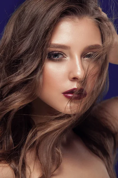 Belleza cara mujer con hermoso color de maquillaje  . — Foto de Stock