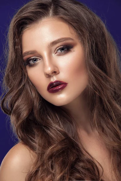 Belleza cara mujer con hermoso color de maquillaje  . — Foto de Stock