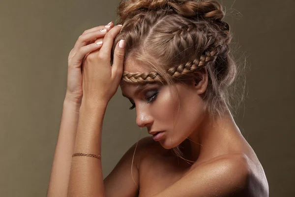 Belleza cara mujer con hermoso color de maquillaje  . — Foto de Stock