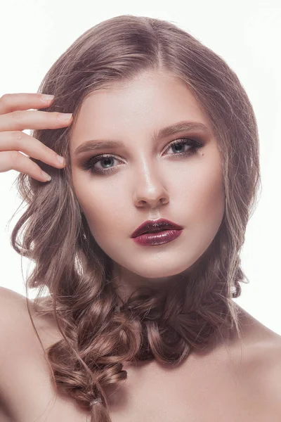 Schoonheid gezicht vrouw met mooie make-up kleur . — Stockfoto