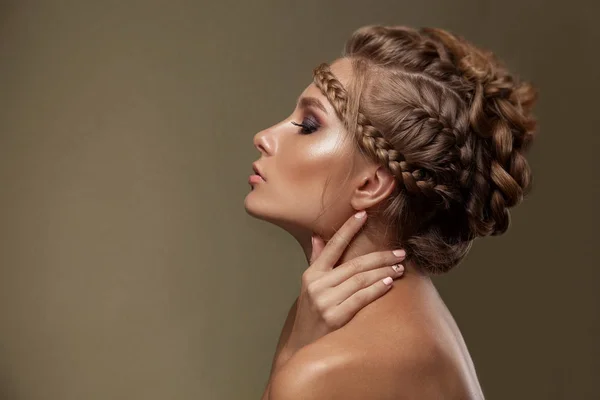 Belleza cara mujer con hermoso color de maquillaje  . — Foto de Stock