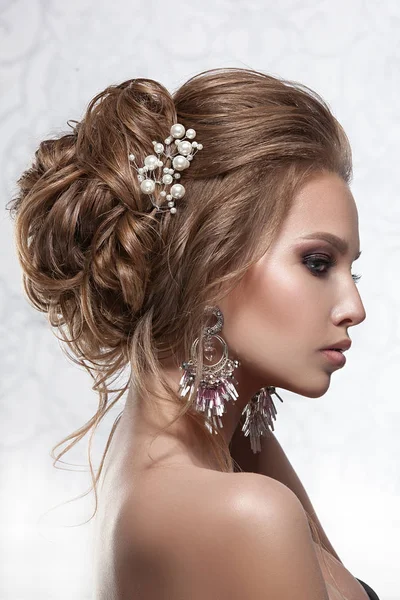 Krásné hnědé vlasy girl — Stock fotografie