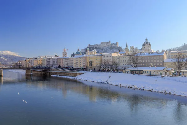 Salzburg im winter lizenzfreie Stockbilder
