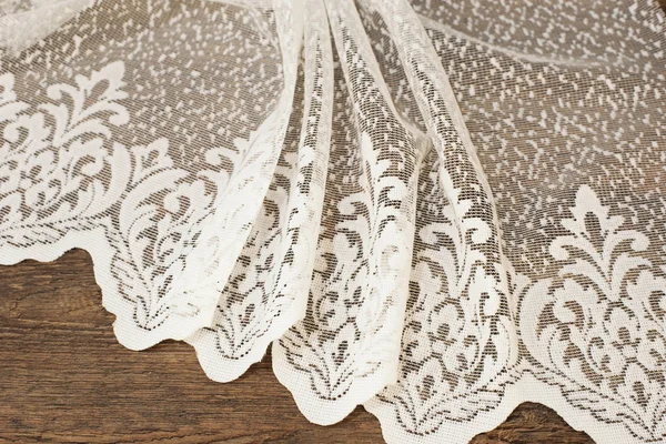 Close-up van de mooie witte Tulle. Pure gordijnen stof monster. Textuur, achtergrond, patroon. Bruiloft Concept. Interieur Design. Vintage Lace Tulle Chiffon — Stockfoto