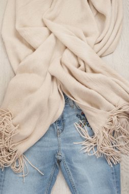 Kadın giysileri kolaj. Moda Blogger kaynakları. Alışveriş kavramı. Kıyafetler moda ayarla