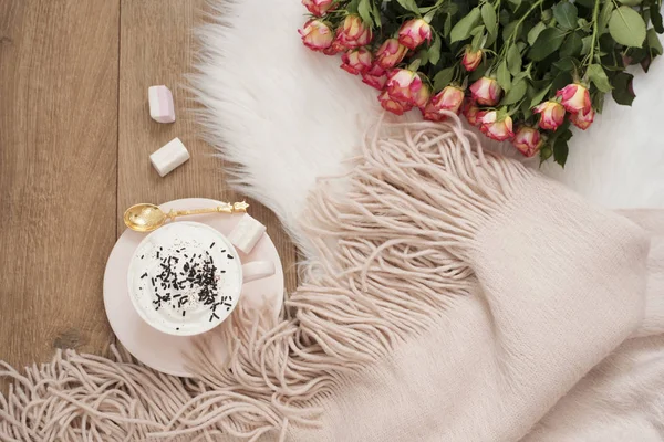 Cozy Winter Mornings Cappuccino Bouquet Roses Warm Scarf White Fur — Stock Photo, Image