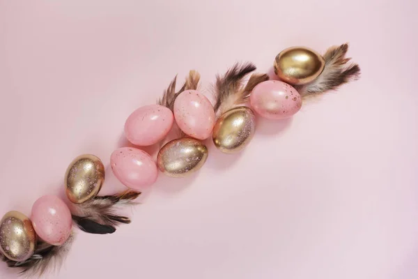 Pink Gold Easter Eggs Pastel Easter Concept Eggs Feathers Punchy — Stock Photo, Image