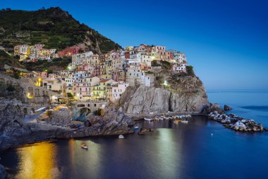Gün batımında Manarola panorama