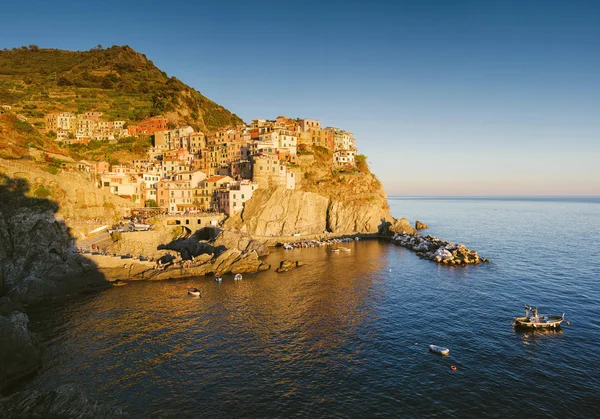 Panorama de Manarola al atardecer — Foto de Stock