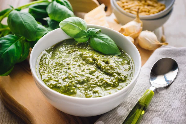 Taze yapılmış pesto sos — Stok fotoğraf