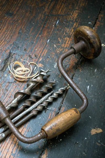 Instrumente tâmplărie pe fundal din lemn — Fotografie, imagine de stoc