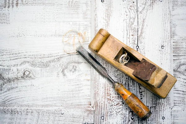 Carpinteiros ferramentas sobre fundo de madeira — Fotografia de Stock