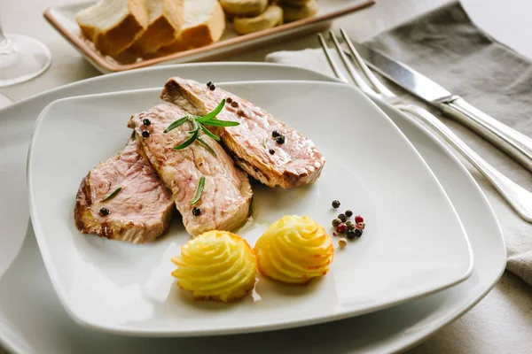 Grilled meat slices — Stock Photo, Image