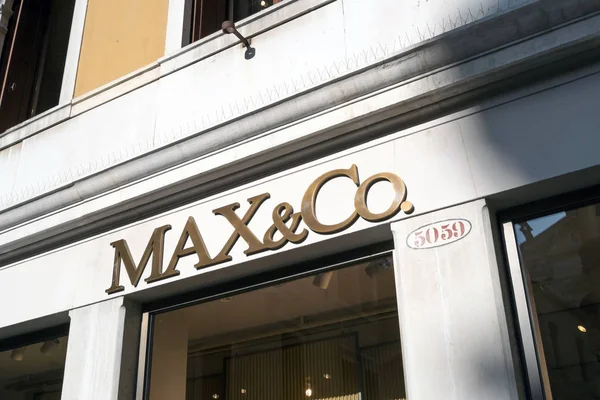 MAX & Co store in Venice — стоковое фото