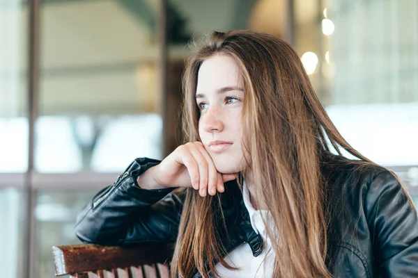 Menina adolescente bonita — Fotografia de Stock