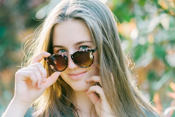 Teen girl with long hair — Stock Photo, Image