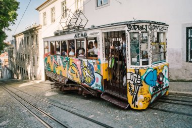 Elevador da Gloria yolcuları