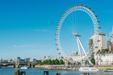 London Eye'ye Thames Nehri üzerinde
