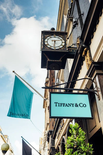 Teaches Tiffany & Co shop — Stockfoto