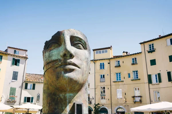 Escultura de Tindaro na Praça Anfiteatro . — Fotografia de Stock