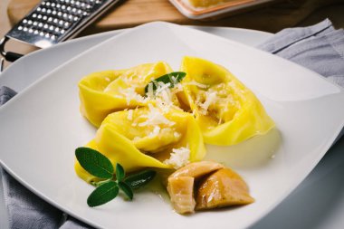 Tortelli porcini mantar ile