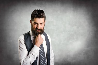 Sakallı genç işadamı