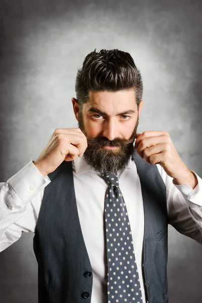 Молодий бізнесмен з бородою — стокове фото