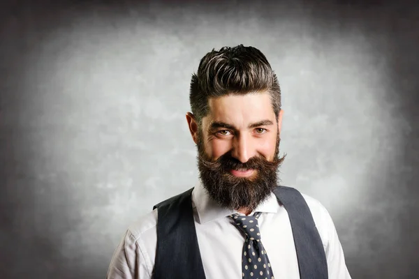 Joven con barba —  Fotos de Stock