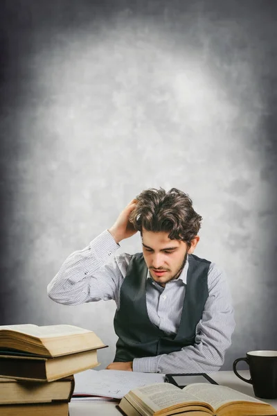 Jonge man met een baard — Stockfoto