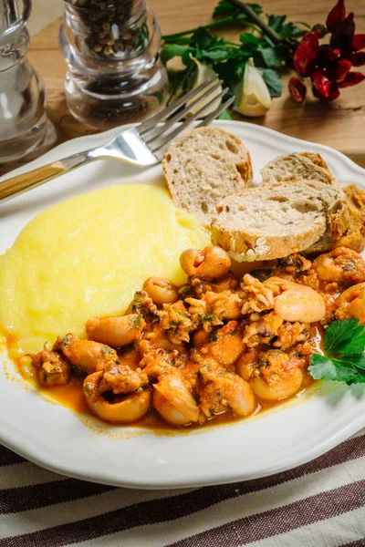 Costeleta Cozida Com Polenta Crostini Receita Tradicional Italiana — Fotografia de Stock