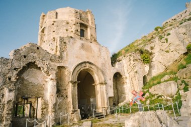 Amantea, Calabria - İtalya: San Francesco Kilisesi Harabeleri d'Assisi